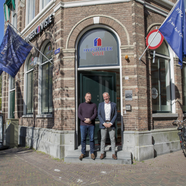 Mient Kobes en Bas de Jong steane foar jo klear by Hypotheekfisy Leeuwarden